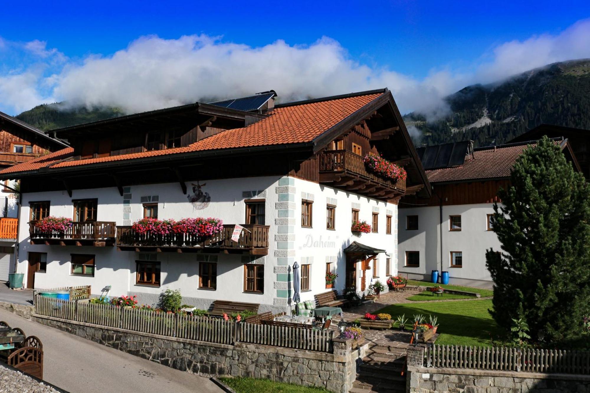 Haus Daheim Bed & Breakfast Berwang Luaran gambar